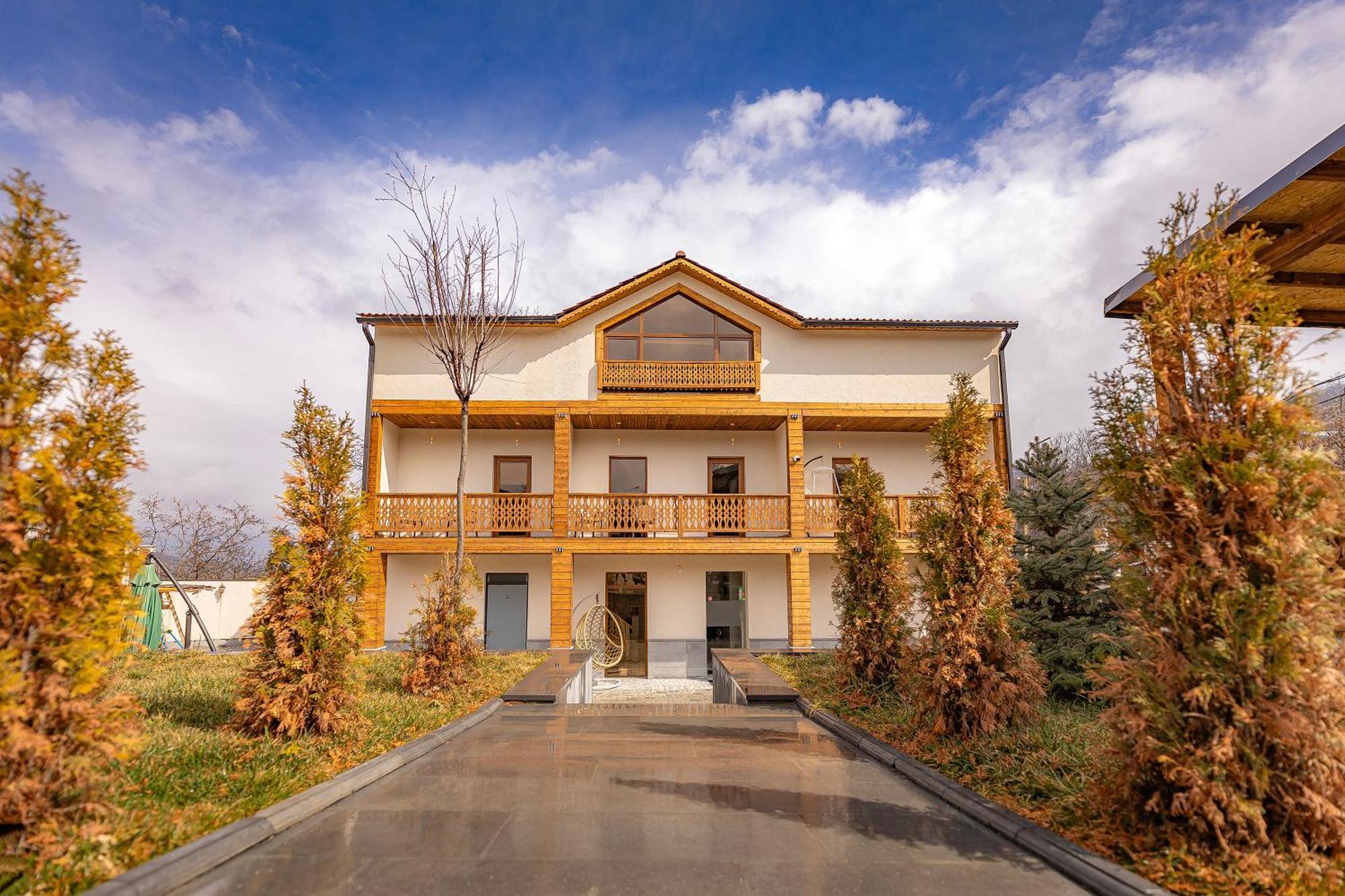 Taniqinn Dilijan Hotel Экстерьер фото